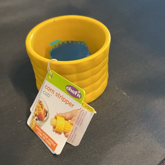 Chef'n Yellow Corn Stripper - Picture 2 of 4